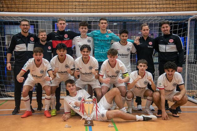 Tournament winner 2020 Eintracht Frankfurt with goalkeeper Jannik Horz, Berkan Küpelikilinc, Bertan Tepedibi, Jan Schröder, Luca Heckmann, Ryan Harder, Gianluca Schäfer, Sebastian Wöhr, Massil Aimeine, Elias Kurt, Can Luca Karakas, goalkeeper Amar Dzevlan Eintracht Frankfurt Germany, Gaildorf, 12 01 2020, youth football, U17 Youth Euro Cup 2020, sports hall