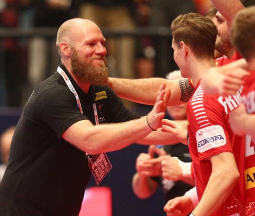 Sport Bilder des Tages HANDBALL - EHF EURO 2020, AUT vs UKR VIENNA,AUSTRIA,12.JAN.20 - HANDBALL - EHF European Men s Handball Championship 2020, group stage, Austria vs Ukraine. Image shows the rejoicing of head coach Ales Pajovic (AUT) . GEPAxpictures xChristianxOrt