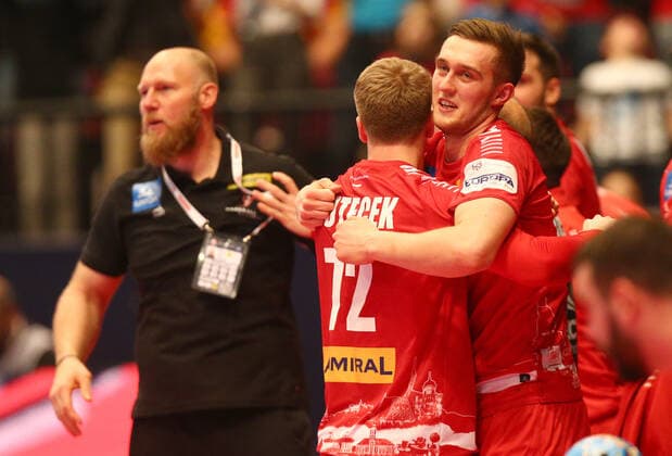HANDBALL - EHF EURO 2020, AUT vs UKR VIENNA,AUSTRIA,12.JAN.20 - HANDBALL - EHF European Men s Handball Championship 2020, group stage, Austria vs Ukraine. Image shows the rejoicing of head coach Ales Pajovic (AUT), Lukas Hutecek (AUT and Nikola Bilyk (AUT). GEPAxpictures xChristianxOrt