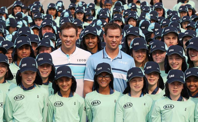 TENNIS AO BALL KIDS, Tennis doubles players Bob and Mike Bryan pose for a photo with the 2020 Australian Open ball kids during the official welcome of the Australian Open ball kids in Melbourne, Monday, January 13, 2020. ( NO ARCHIVING, EDITORIAL USE ONLY, NO USE IN BOOKS WITHOUT CONSENT MELBOURNE VIC AUSTRALIA  Copyright: xDAVIDxCROSLINGx 20200113001441851761