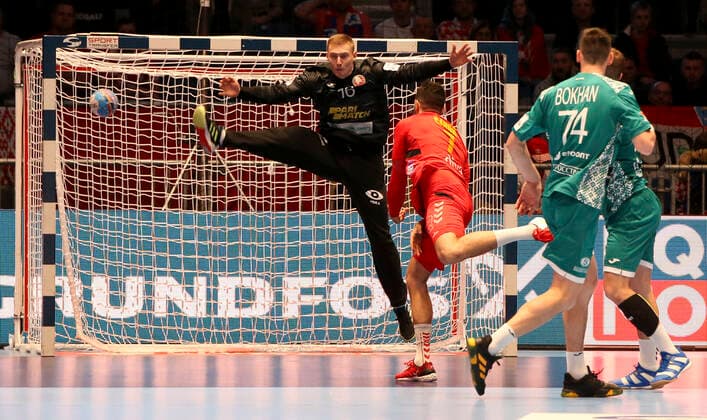 HANDBALL - EHF EURO 2020, MNE vs BLR GRAZ,AUSTRIA,13.JAN.20 - HANDBALL - EHF European Men s Handball Championship 2020, group stage, Montenegro vs Belarus. Image shows Viachaslau Saldatsenka (BLR) and Stefan Cavor (MNE). GEPAxpictures xWolfgangxGrebien