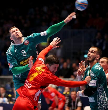 HANDBALL - EHF EURO 2020, MNE vs BLR GRAZ,AUSTRIA,13.JAN.20 - HANDBALL - EHF European Men s Handball Championship 2020, group stage, Montenegro vs Belarus. Image shows Siarhei Shylovich (BLR), Aleksandar Bakic (MNE) and Artsem Karalek (BLR). GEPAxpictures xWolfgangxGrebien