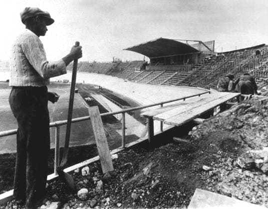 Velodrome The new velodrome of the Croix de Berny in the Paris region Photograph of 13 05 1938 Credit Collection KHARBINE TAPABOR  KH16125