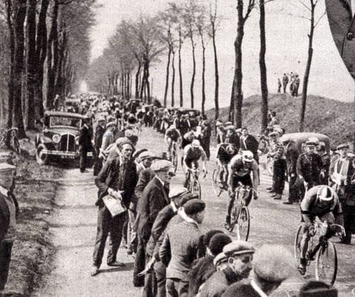 PARIS ROUBAIX annees 30 Course Paris Roubaix Illustration from the Mirror of the World in 1933 years 30 Credit Collection KHARBINE TAPABOR  KH250974