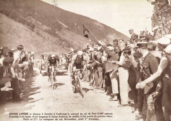 Tour de France Roger LAPEBIE 1911 1996 is ready to cross the top of the pass of Port Photograph taken from the Mirror of Sport in 1937 Credit Collection KHARBINE TAPABOR  KH34557