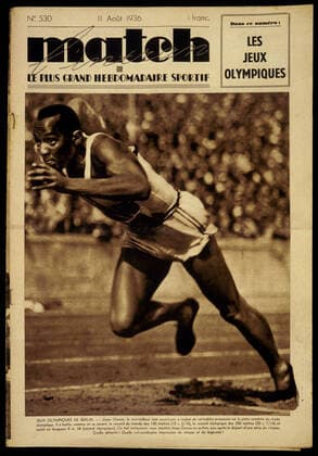 JEUX OLYMPIQUES 1936 Le coureur americain Jesse OWENS (1913-1980) en couverture de Match l Intran du 11 Aout 1936, lors des jeux olympiques de Berlin. Credit : Collection Kharbine-Tapabor. *** OLYMPIC GAMES 1936 American runner Jesse OWENS 1913 1980 on the cover of Match l Intran of August 11, 1936, during the Berlin Olympic Games Credit Collection Kharbine Tapabor  KH3894