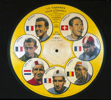 Cycling Tour de France Disc illustrates the song of the Tour de France Face A with the seven champions of the different teams Louison Bobet, Coppi, Koblet, Van Est, Geminiani Ockers, Zaaf Credit Collection Kharbine Tapabor  KH6237