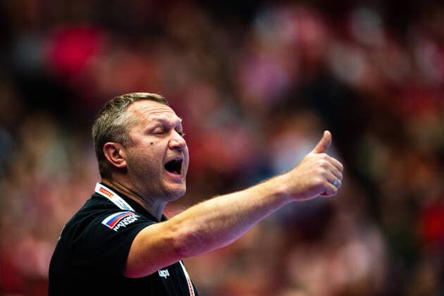200115 Eduard Koksharov, head coach of Russia during the EHF European Handball Championship match between Russia and Denmark on January 15, 2020 in Malmö. Photo: Petter Arvidson BILDBYRAN kod PA 92432 bbeng handball handball handboll handball-em 2020 european men?s handball championship 2020 em 2020 handbolls-em 2020 ehf euro 2020 russia Ryssland Denmark danmark *** 200115 Eduard Koksharov, head coach of Russia during the EHF European Handball Championship match between Russia and Denmark on January 15, 2020 in Malmö Photo Petter Arvidson BILDBYRAN code PA 92432 bbeng handball handball handball handball em 2020 european mens handball championship 2020 em 2020 handbolls em 2020 ehf euro 2020 russia Russia Denmark denmark,  Copyright: PETTERxARVIDSON BB200115PA125