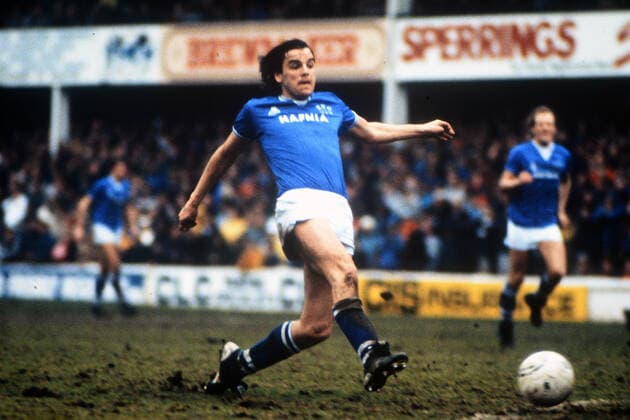 GRAEME SHARP, Everton, First Division, Southampton vs Everton 1-2, The Dell, Southampton FIRST DIVISION 1984-85 SOUTHAMPTON-EVERTON 1-2
