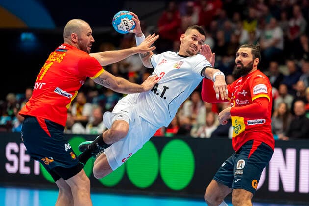 Handball, Men EM 2020, Main Round, Group 1, Spain Czech Republic from left Joan Canellas Reixach Spain , Roman Becvar Czech Republic TuS N Luebbecke , Jorge Maqueda Pena Spain Vienna Stadthalle Vienna Austria