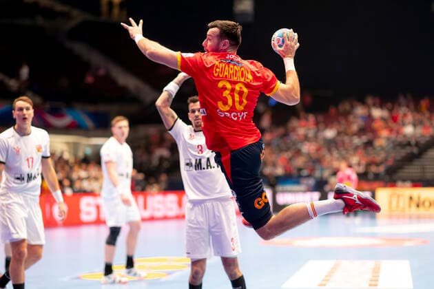 Gedeon Guardiola Villaplana No 30, Spain vs. Roman Becvar No 3, Czech Republic Spain vs. Czech Republic, Handball, Main Round, EHF Euro 2020, 16 01 20 Vienna Vienna Austria Copyright: xAgentur54Gradx xFelixxKoenigx