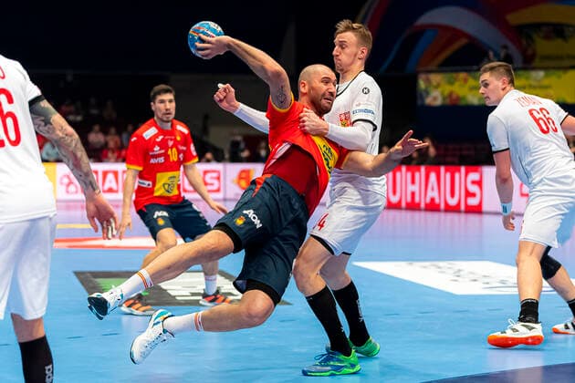 Handball, Men EM 2020, Main Round, Group 1, Spain Czech Republic from left to right in duel Joan Canellas Reixach Spain and Dominik Solak Czech Republic Vienna Stadthalle Vienna Austria