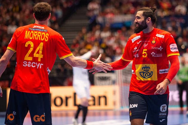 HANDBALL - EHF EURO 2020 VIENNA,AUSTRIA,16.JAN.20 - HANDBALL - EHF European Men s Handball Championship 2020, main round, ESP vs CZE. Image shows the rejoicing of Viran Morros De Argila and Jorge Maqueda Pena (ESP). GEPAxpictures xDavidxBitzan
