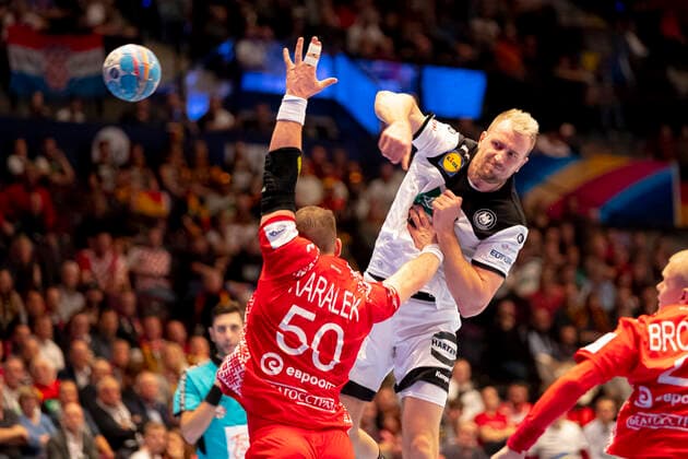 Julius Kuehn No 35, Germany vs Artsem Karalek No 50, Belarus Belarus vs Germany, Handball, Main Round, EHF Euro 2020, 16 01 20 Vienna Vienna Austria Copyright: xAgentur54Gradx xFelixxKoenigx