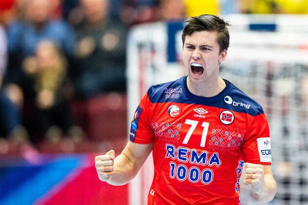 200117 Alexander Blonz of Norway celebrates during the EHF European Handball Championship match between Norway and Hungary on January 17, 2020 in Malmö Photo Ludvig Thunman BILDBYRAN code LT 35707 bbeng ehf euro 2020 in 2020 european mens handball championship 2020 handball handball handballs in 2020 handball handball em 2020 norway norway hungary hungry cheers,  Copyright: LUDVIGxTHUNMAN BB200117LT031