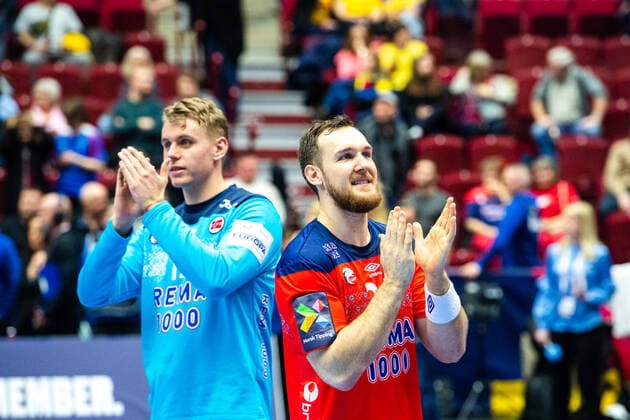 200117 Goalkeeper Kristian Saeveras and Christian O Sullivan of Norway celebrate after the EHF European Handball Championship match between Norway and Hungary on January 17, 2020 in Malmö Photo Ludvig Thunman BILDBYRAN code LT 35707 bbeng ehf euro 2020 em 2020 european mens handball championship 2020 handball handball handballs em 2020 handball handball em 2020 norway norway hungary hungry cheers,  Copyright: LUDVIGxTHUNMAN BB200117LT043