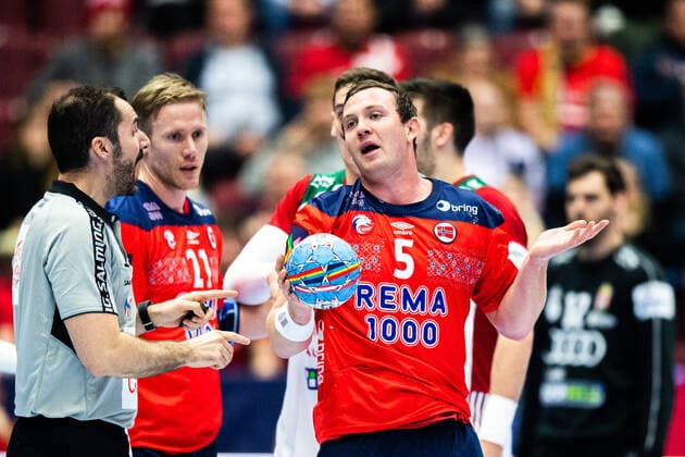 200117 Sander Sagosen of Norway reacts during the EHF European Handball Championship match between Norway and Hungary on January 17, 2020 in Malmö Photo Ludvig Thunman BILDBYRAN code LT 35707 bbeng ehf euro 2020 em 2020 european mens handball championship 2020 handball handball handballs in 2020 handball handball em 2020 norway norway hungary Hungary depp,  Copyright: LUDVIGxTHUNMAN BB200117BB664