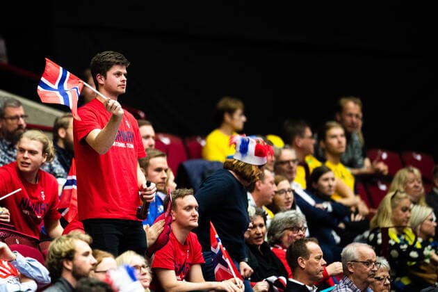 200117 Fans of Norway during the EHF European Handball Championship match between Norway and Hungary on January 17, 2020 in Malmö Photo Ludvig Thunman BILDBYRAN kod LT 35707 bbeng ehf euro 2020 em 2020 european mens handball championship 2020 handball handball handball em 2020 handball handball em 2020 norway norway hungary hungary audience,  Copyright: LUDVIGxTHUNMAN BB200117BB677