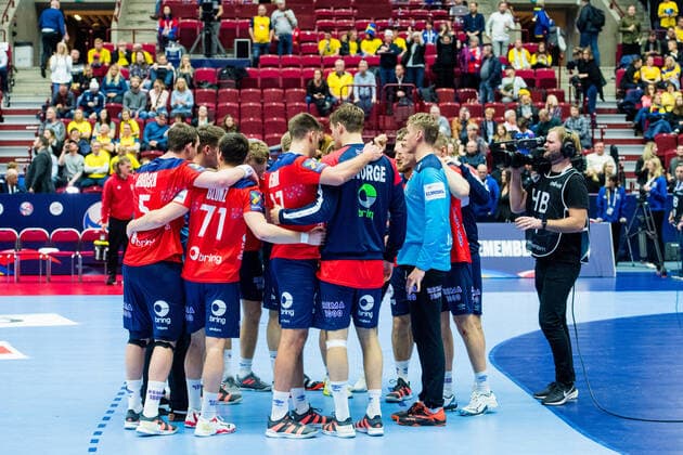 200117 Players of Norway celebrate after the EHF European Handball Championship match between Norway and Hungary on January 17, 2020 in Malmö Photo Ludvig Thunman BILDBYRAN code LT 35707 bbeng ehf euro 2020 em 2020 european mens handball championship 2020 handball handball handballs em 2020 handball handball em 2020 norway norway Hungary hungary celebraiton cheers,  Copyright: LUDVIGxTHUNMAN BB200117LT046