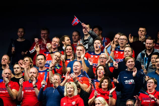 200117 Fans of Norway during the EHF European Handball Championship match between Norway and Hungary on January 17, 2020 in Malmö Photo Ludvig Thunman BILDBYRAN kod LT 35707 bbeng ehf euro 2020 em 2020 european mens handball championship 2020 handball handball handball em 2020 handball handball em 2020 norway norway hungary hungry cheering crowd,  Copyright: LUDVIGxTHUNMAN BB200117LT049