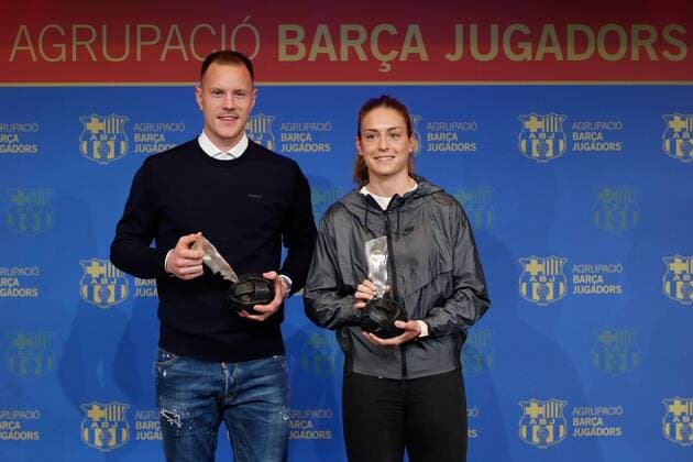 FC Barcelona, Barca s goalkeepers Marc-Andre ter Stegen (L) and Alexia Putellas (R) pose for the media after receiving the Fair Play award from FC Barcelona s Veterans Group in Barcelona, Catalonia, Spain, 17 January 2020. Marc-Andre ter Stegen is awarded Fair Play award !ACHTUNG: NUR REDAKTIONELLE NUTZUNG!  Copyright: xAlejandroxGarciax GRAFCAT9868 20200117-637148975136655813