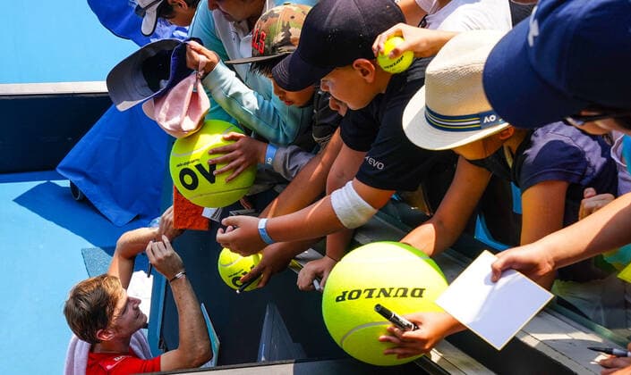 TENNIS AO PRACTICE PREVIEW, David Goffin of Belgium signs autographs for supporters in the crowd during an Australian Open practice session at Melbourne Park in Melbourne, Saturday, January 18, 2020. ( NO ARCHIVING, EDITORIAL USE ONLY, NO USE IN BOOKS WITHOUT CONSENT MELBOURNE VIC AUSTRALIA  Copyright: xSCOTTxBARBOURx 20200118001442896668