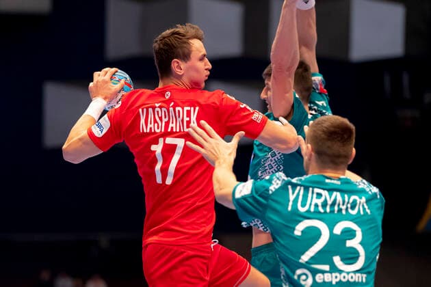 Stanislav Kasparek No 17, Czech Republic vs Viachaslau Bokhan No 74, Belarus and Andrei Yurynok No 23, Belarus Belarus vs Czech Republic, Handball, Main Round, EHF Euro 2020, 18 01 20 Vienna Vienna Austria Copyright: xAgentur54Gradx xFelixxKoenigx