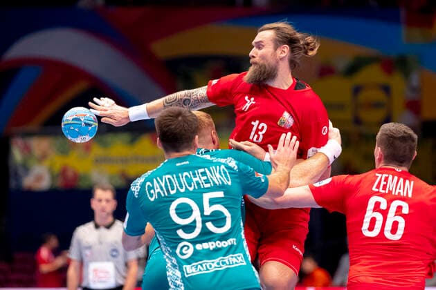 Pavel Horak No 13, Czech Republic vs. Viachaslau Shumak No 22, Belarus and Vadim Gayduchenko No 95, Belarus Belarus vs. Czech Republic, Handball, main round, EHF Euro 2020, 18 01 20 Vienna Vienna Austria Copyright: xAgentur54Gradx xFelixxKoenigx