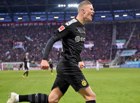 Bilder des Jahres 2020, Sport 01 Januar Sport Themen der Woche KW03 Sport Bilder des Tages 18.01.2020, Fussball 1. Bundesliga 2019 2020, 18. Spieltag, FC Augsburg - Borussia Dortmund, in der WWK-Arena Augsburg. Erling Haaland (Dortmund) jubelt ***DFL and DFB regulations prohibit any use of photographs as image sequences and or quasi-video.*** *** 18 01 2020, Football 1 Bundesliga 2019 2020, 18 Matchday, FC Augsburg Borussia Dortmund, in the WWK Arena Augsburg Erling Haaland Dortmund cheers DFL and DFB regulations prohibit any use of photographs as image sequences and or quasi video