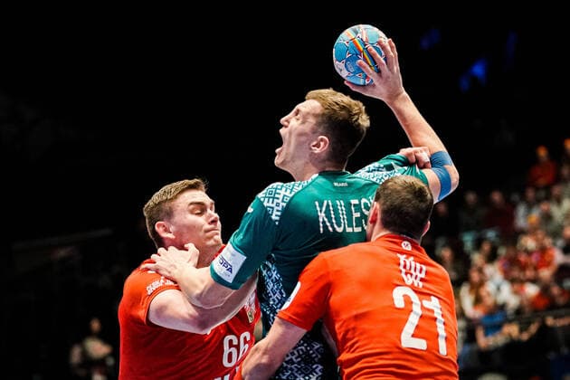 18 01 2020, Wiener Stadthalle, Vienna, AUT, EHF Euro 2020, Belarus vs. Czech Republic, main round, group I, in picture v l Stepan Zeman CZE , Uladzislau Klesh BLR , Tomas Cip CZE f l Stepan Zeman CZE Uladzislau Klesh BLR Tomas Cip CZE during the EHF 2020 European Handball Championship, main round group I match between Belarus and Czech Republic at the Wiener Stadthalle in Vienna, Austria on 2020 01 18 Vienna EP_sro