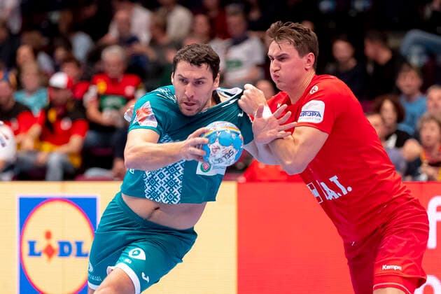 Barys Pukhouski No 10, Belarus vs. Stanislav Kasparek No 17, Czech Republic Belarus vs. Czech Republic, Handball, Main Round, EHF Euro 2020, 18 01 20 Vienna Vienna Austria Copyright: xAgentur54Gradx xFelixxKoenigx