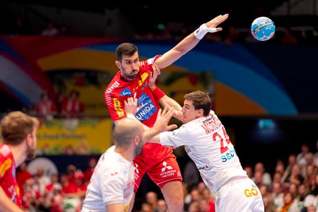 Janko Bozovic No 7, Austria vs. Viran Morros de Argila No 24, Spain Spain vs. Austria, Handball, Main Round, EHF Euro 2020, 18 01 20 Vienna Vienna Austria Copyright: xAgentur54Gradx xFelixxKoenigx
