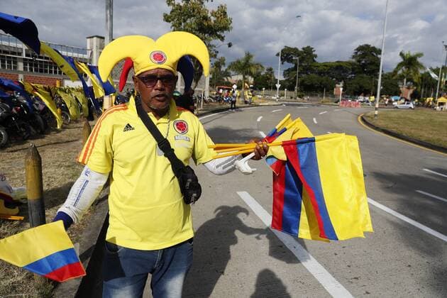 A man sell t-shirts of the Colombian national team, Nationalteam in the Hernan Ramirez Stadium in Pereira for the start of the South American Pre-Olympic U-23 that begins with the games between Chile vs. Ecuador in the early morning and Colombia vs. Argentina, in Pereira, Colombia, 18 January 2020. The Colombian Under-23 team will be looking to clear up the doubts left by their weak performance in the pre-Olympic friendly matches in their debut against Argentina, who will be looking to defend the title they won in the last edition of the tournament in Chile in 2004. Fans at the South American U-23 Pre-Olympic !ACHTUNG: NUR REDAKTIONELLE NUTZUNG!  Copyright: xErnestoxGuzmánxJrx AME3113 20200119-637149900703305397