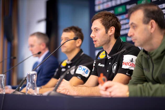 Press spokesman Tim Oliver Kalle, Christian Prokop Trainer, Germany , Uwe Gensheimer No. 3, Germany and Bob Hanning at the press conference Press conference of the DHB, Handball, main round, EHF Euro 2020, 19 01 20 Vienna Vienna Austria Copyright: xAgentur54Gradx xFelixxKoenigx