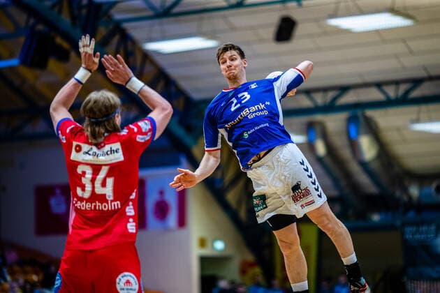 Jan Forstbauer 23 HSV Handball , Andreas Cederholm 34 TBV Lemgo Lippe during the match between HSV Handball and TBV Lemgo Lippe at the Peugeot Cup 2020 in the Anhalt Arena on 19 January 2020 in Dessau Rosslau, Saxony Anhalt, Germany