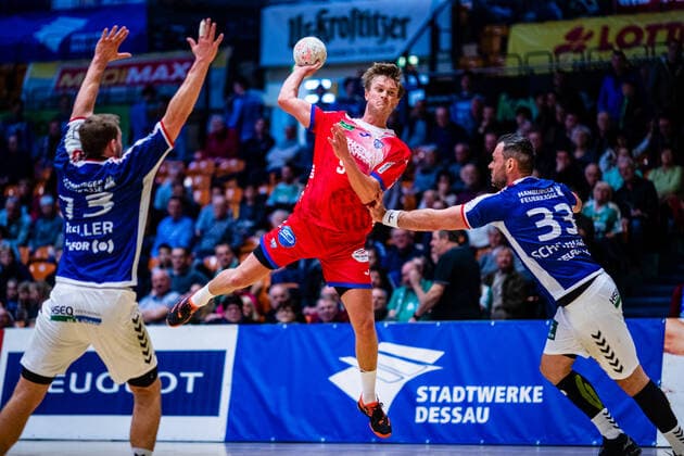 Jonathan Carlsbogard 9 TBV Lemgo Lippe , Niklas Weller 13 HSV Handball , Jens Schöngarth 33 HSV Handball during the encounter HSV Handball and TBV Lemgo Lippe at the Peugeot Cup 2020 in the Anhalt Arena on 19 January 2020 in Dessau Rosslau, Saxony Anhalt, Germany