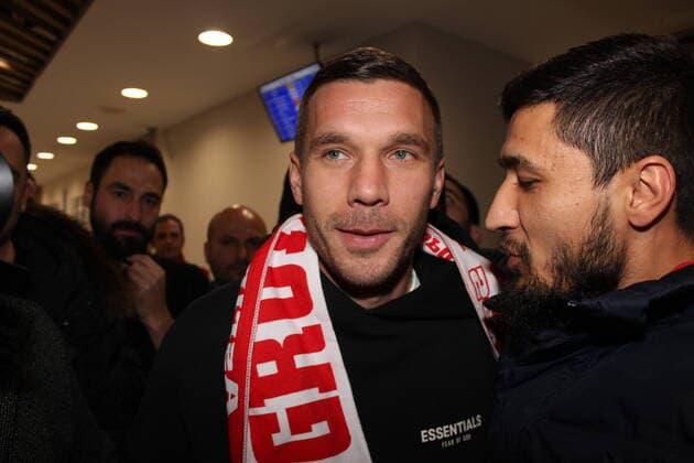 Bilder des Jahres 2020, Sport 01 Januar Sport Themen der Woche KW03 Sport Bilder des Tages German striker Lukas Podolski reacts as he arrives at the Antalya Airport in Turkey on January 19, 2020. Podolski travel to Antalya to conclude his transfer to the Antalyaspor Turkish club. ( Copyright: DepoxPhotos 16632311