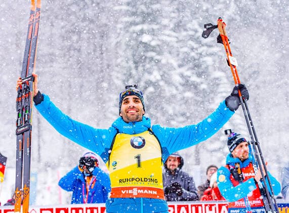 19.01.2020, Chiemgau Arena, Ruhpolding, GER, IBU Weltcup Biathlon, Verfolgung, Herren, Siegerehrung, im Bild Martin Fourcade (FRA) Martin Fourcade of France during the winner ceremony for the men s persecution competition of BMW IBU Biathlon World Cup at the Chiemgau Arena in Ruhpolding, Germany on 2020 01 19. Ruhpolding *** 19 01 2020, Chiemgau Arena, Ruhpolding, GER, IBU World Cup Biathlon, pursuit, men, award ceremony, in the picture Martin Fourcade FRA Martin Fourcade of France during the winner ceremony for the men s persecution competition of BMW IBU Biathlon World Cup at the Chiemgau Arena in Ruhpolding, Germany on 2020 01 19 Ruhpolding  EP_ade  