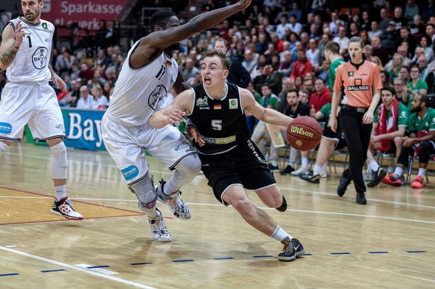 2. Barmer Basketball-Bundesliga ProA, Bayer Giants Leverkusen vs. ROEMERSTROM Gladiators Trier; Leverkusen, 19.01.2020 Rupert Hennen (ROEMERSTROM Gladiators Trier 5), 2. Barmer Basketball-Bundesliga ProA, Bayer Giants Leverkusen vs. ROEMERSTROM Gladiators Trier am 19.01.2020 in der Ostermann Arena, Leverkusen, (Nordrhein-Westfalen) *** 2 Barmer Basketball Bundesliga ProA, Bayer Giants Leverkusen vs ROEMERSTROM Gladiators Trier Leverkusen, 19 01 2020 Rupert Hennen ROEMERSTROM Gladiators Trier 5 , 2 Barmer Basketball Bundesliga ProA, Bayer Giants Leverkusen vs ROEMERSTROM Gladiators Trier on 19 01 2020 in the Ostermann Arena, Leverkusen, North Rhine-Westphalia Copyright: xBEAUTIFULxSPORTS Mueller-Laschetx