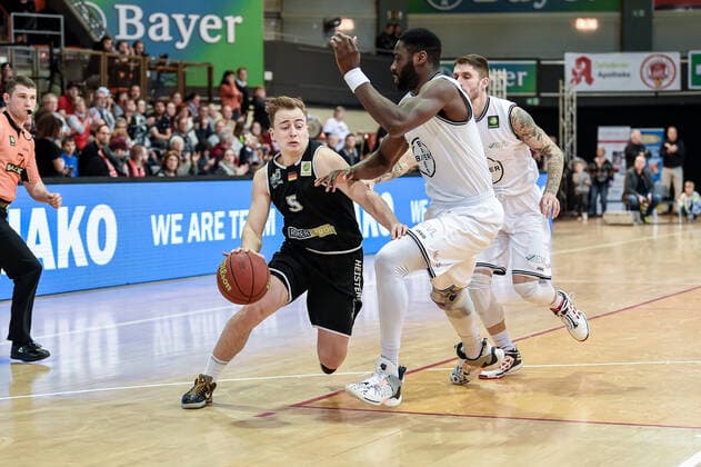 2. Barmer Basketball-Bundesliga ProA, Bayer Giants Leverkusen vs. ROEMERSTROM Gladiators Trier; Leverkusen, 19.01.2020 Rupert Hennen (ROEMERSTROM Gladiators Trier 5), 2. Barmer Basketball-Bundesliga ProA, Bayer Giants Leverkusen vs. ROEMERSTROM Gladiators Trier am 19.01.2020 in der Ostermann Arena, Leverkusen, (Nordrhein-Westfalen) *** 2 Barmer Basketball Bundesliga ProA, Bayer Giants Leverkusen vs ROEMERSTROM Gladiators Trier Leverkusen, 19 01 2020 Rupert Hennen ROEMERSTROM Gladiators Trier 5 , 2 Barmer Basketball Bundesliga ProA, Bayer Giants Leverkusen vs ROEMERSTROM Gladiators Trier on 19 01 2020 in the Ostermann Arena, Leverkusen, North Rhine-Westphalia Copyright: xBEAUTIFULxSPORTS Mueller-Laschetx