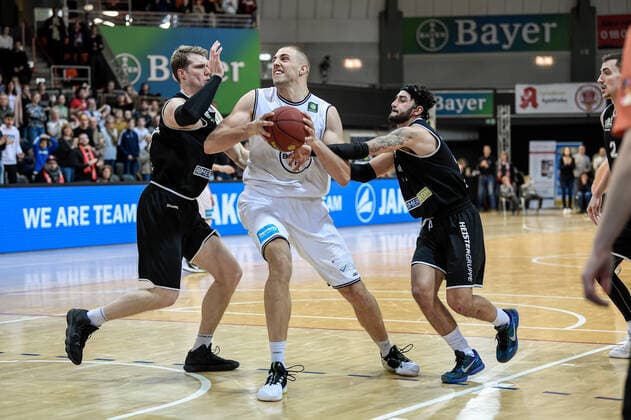 2. Barmer Basketball-Bundesliga ProA, Bayer Giants Leverkusen vs. ROEMERSTROM Gladiators Trier; Leverkusen, 19.01.2020 Dennis Heinzmann (Bayer Giants Leverkusen 22), 2. Barmer Basketball-Bundesliga ProA, Bayer Giants Leverkusen vs. ROEMERSTROM Gladiators Trier am 19.01.2020 in der Ostermann Arena, Leverkusen, (Nordrhein-Westfalen) *** 2 Barmer Basketball Bundesliga ProA, Bayer Giants Leverkusen vs ROEMERSTROM Gladiators Trier Leverkusen, 19 01 2020 Dennis Heinzmann Bayer Giants Leverkusen 22 , 2 Barmer Basketball Bundesliga ProA, Bayer Giants Leverkusen vs ROEMERSTROM Gladiators Trier on 19 01 2020 at the Ostermann Arena, Leverkusen, North Rhine-Westphalia Copyright: xBEAUTIFULxSPORTS Mueller-Laschetx
