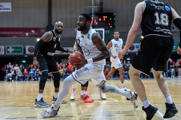 2. Barmer Basketball-Bundesliga ProA, Bayer Giants Leverkusen vs. ROEMERSTROM Gladiators Trier; Leverkusen, 19.01.2020 Eddy Edigin Jr (Bayer Giants Leverkusen 17), 2. Barmer Basketball-Bundesliga ProA, Bayer Giants Leverkusen vs. ROEMERSTROM Gladiators Trier am 19.01.2020 in der Ostermann Arena, Leverkusen, (Nordrhein-Westfalen) *** 2 Barmer Basketball Bundesliga ProA, Bayer Giants Leverkusen vs ROEMERSTROM Gladiators Trier Leverkusen, 19 01 2020 Eddy Edigin Jr Bayer Giants Leverkusen 17 , 2 Barmer Basketball Bundesliga ProA, Bayer Giants Leverkusen vs ROEMERSTROM Gladiators Trier on 19 01 2020 in the Ostermann Arena, Leverkusen, North Rhine-Westphalia Copyright: xBEAUTIFULxSPORTS Mueller-Laschetx