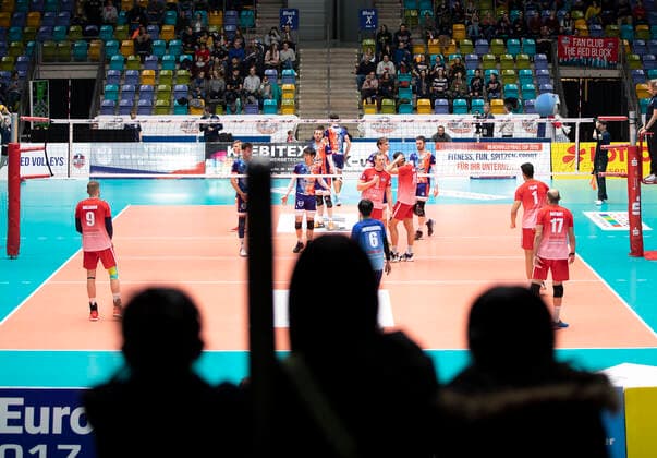 Germany Frankfurt 19 01 2020 Volleyball Hessen 1 Bundesliga Men Season 2019 2020 United Volleys Frankfurt blue HEITEC Volleys Eltmann red v l 3 Fans Symbol Photo Sports United Volleys Frankfurt HEITEC Volleys Eltmann