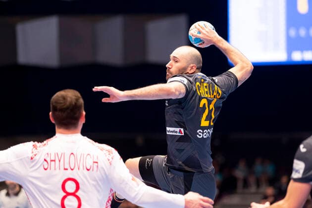 Joan Canellas Reixach No 21, Spain vs. Siarhei Shylovich No 8, Belarus Belarus vs. Spain, Handball, Main Round, EHF Euro 2020, 20 01 20 Vienna Vienna Austria Copyright: xAgentur54Gradx xFelixxKoenigx