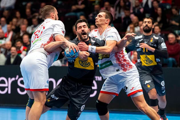 Handball, Men EM 2020, Main Round, Group 1, Belarus Spain Artsem Karalek Belarus , Raul Entrerrios Rodriguez Spain Vienna Stadthalle Vienna Austria