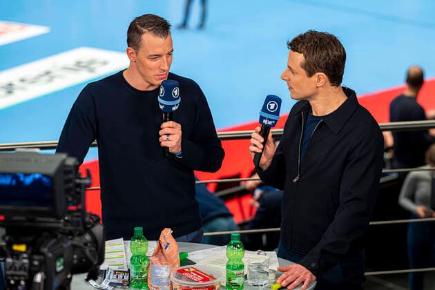 Handball, Men EM 2020, Main Round, Group 1, Belarus Spain from left ARD expert Dominik Klein, ARD presenter Alexander Bommes Vienna Stadthalle Vienna Austria