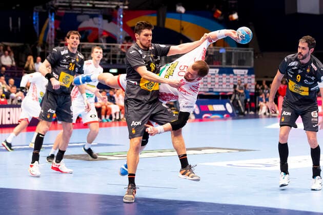 Artsem Karalek No 50, Belarus vs. Alex Dujshebaev Dobichebaeva No 10, Spain Belarus vs. Spain, Handball, main round, EHF Euro 2020, 20 01 20 Vienna Vienna Austria Copyright: xAgentur54Gradx xFelixxKoenigx