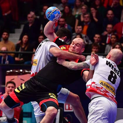 European Handball Championship Main Round, 20 01 2020, Austria Germany, Stadthalle, Vienna Paul Drux Germany, 95 Robert Weber Austria, 8 Action Attack Emotions, 20 01 2020, Vienna Austria, Handball, Tournament, European Championship 2020 xshx