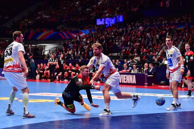 European Handball Championship Main Round, 20 01 2020, Austria Germany, Stadthalle, Vienna Philipp Weber Germany, 20 Fabian Posch Austria, 15 Attack Combat Action Nikola Bilyk Austria, 53 , 20 01 2020, Vienna Austria, Handball, Tournament, European Championship 2020 xshx