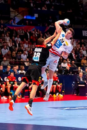 Daniel Dicker No. 24, Austria vs. Fabian Boehm No. 38, Germany Austria vs. Germany, Handball, main round, EHF Euro 2020, 20 01 20 Vienna Vienna Austria Copyright: xAgentur54Gradx xFelixxKoenigx